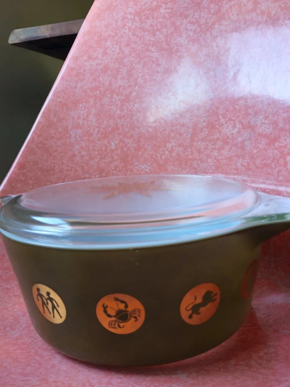 Pyrex zodiac with compass rose lid 475
